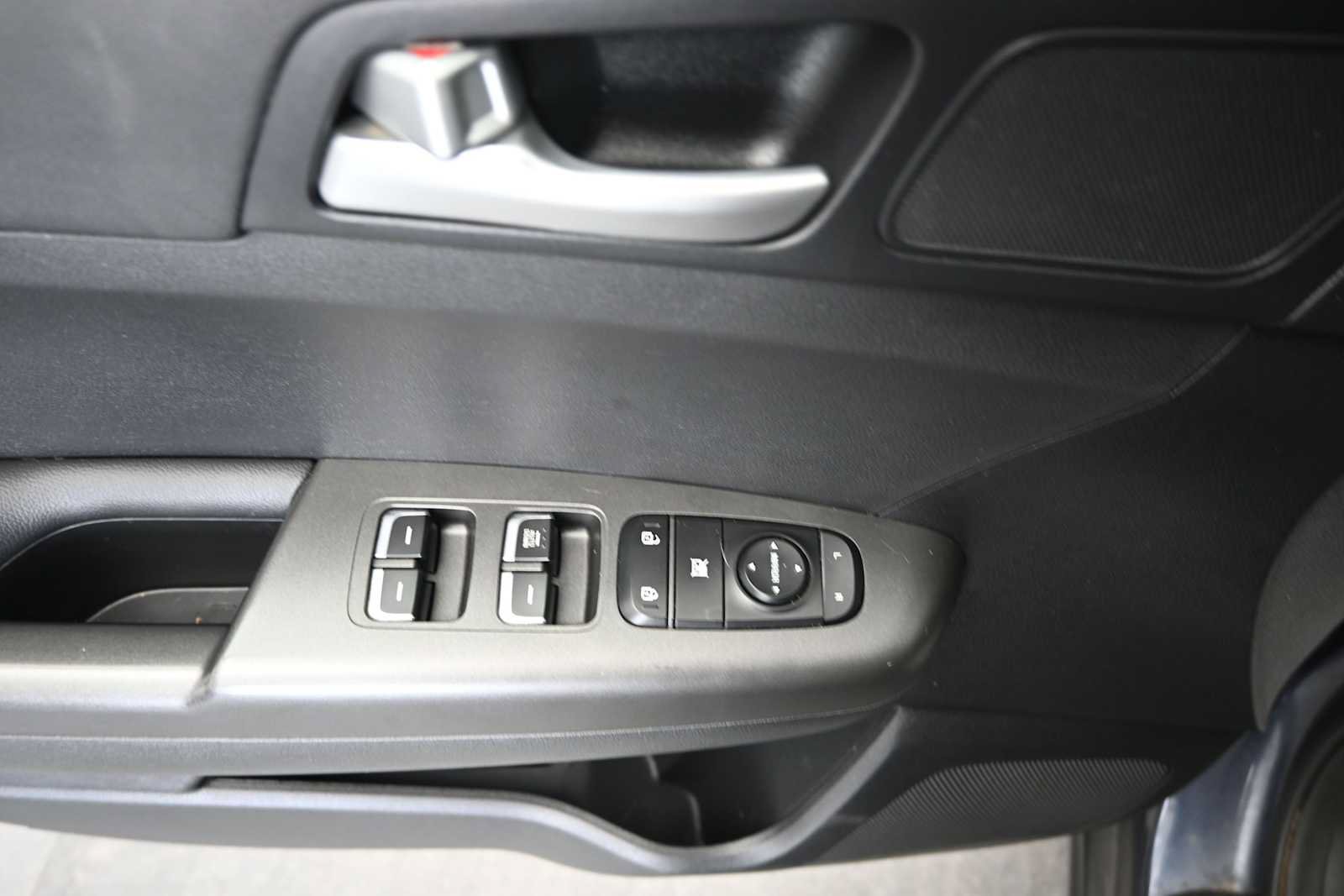 Used 2020 Kia Sportage LX FWD image 18