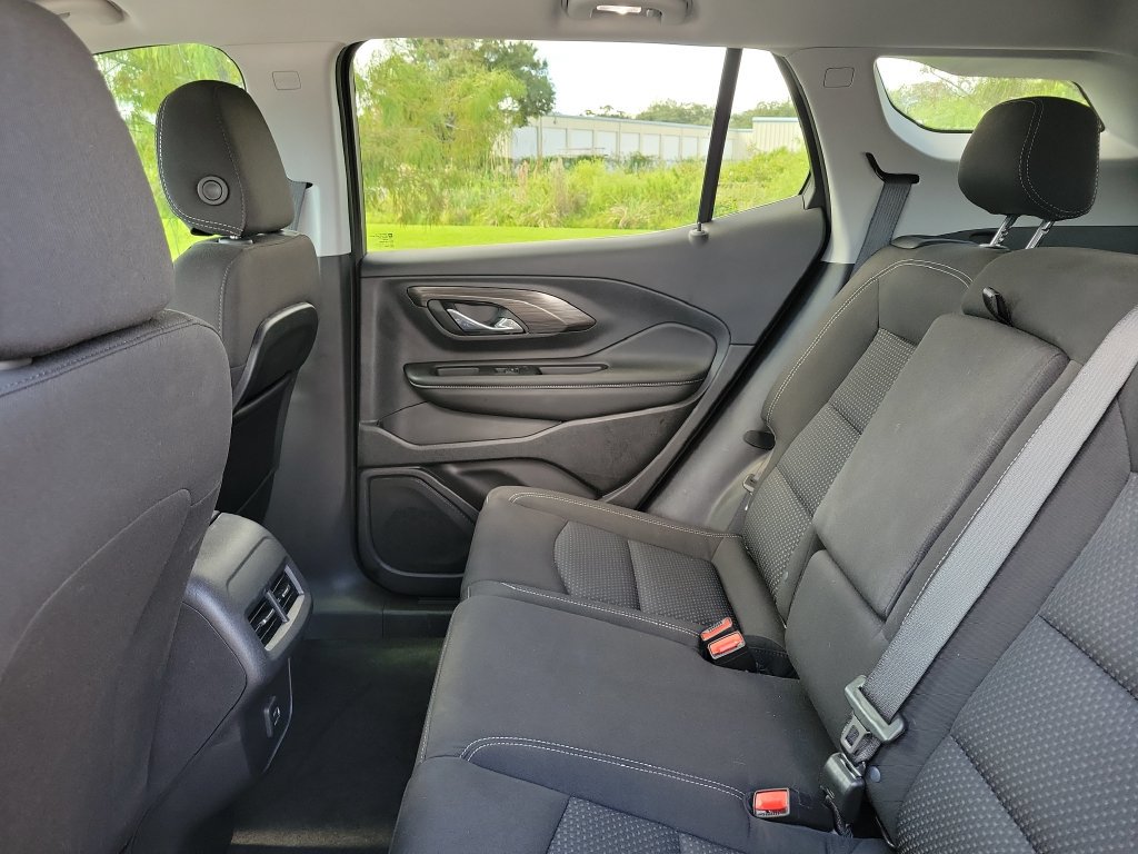 Used 2024 GMC Terrain SLE w/ Driver Convenience Package FWD image 24