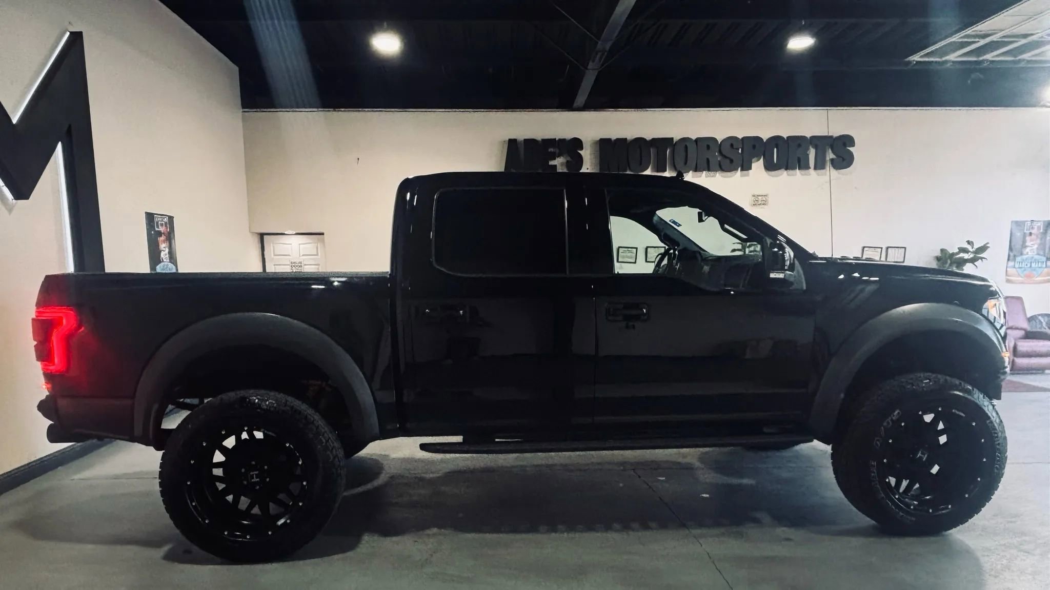 Used 2019 Ford F150 Raptor w/ Equipment Group 802A Luxury image 4