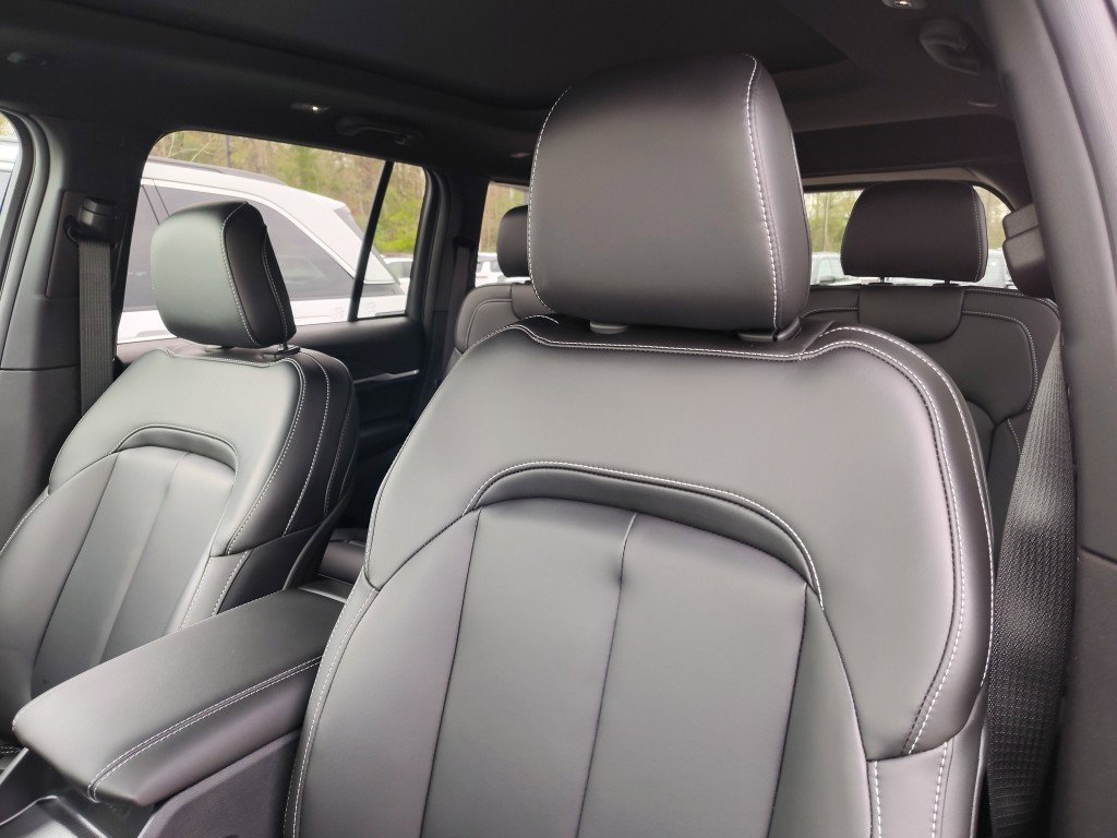 New 2025 Jeep Grand Cherokee Limited AWD/4WD image 16