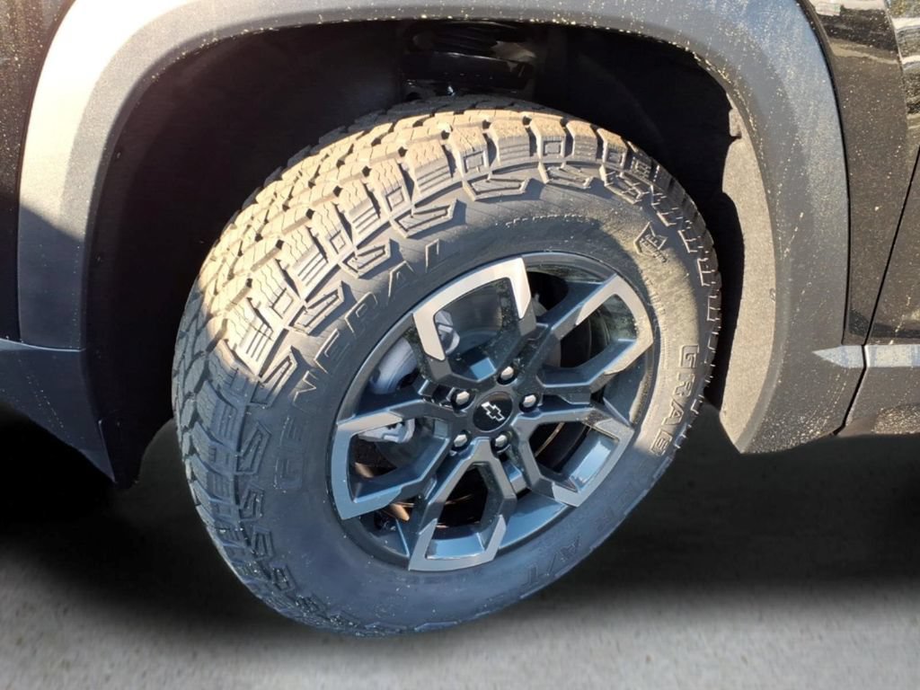 New 2026 Chevrolet Equinox ACTIV w/ Convenience Package III FWD image 9