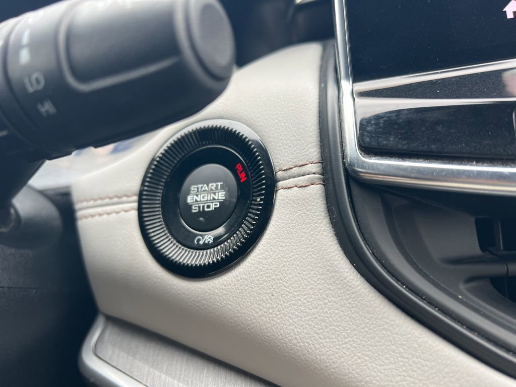 Used 2025 Jeep Compass Limited image 20