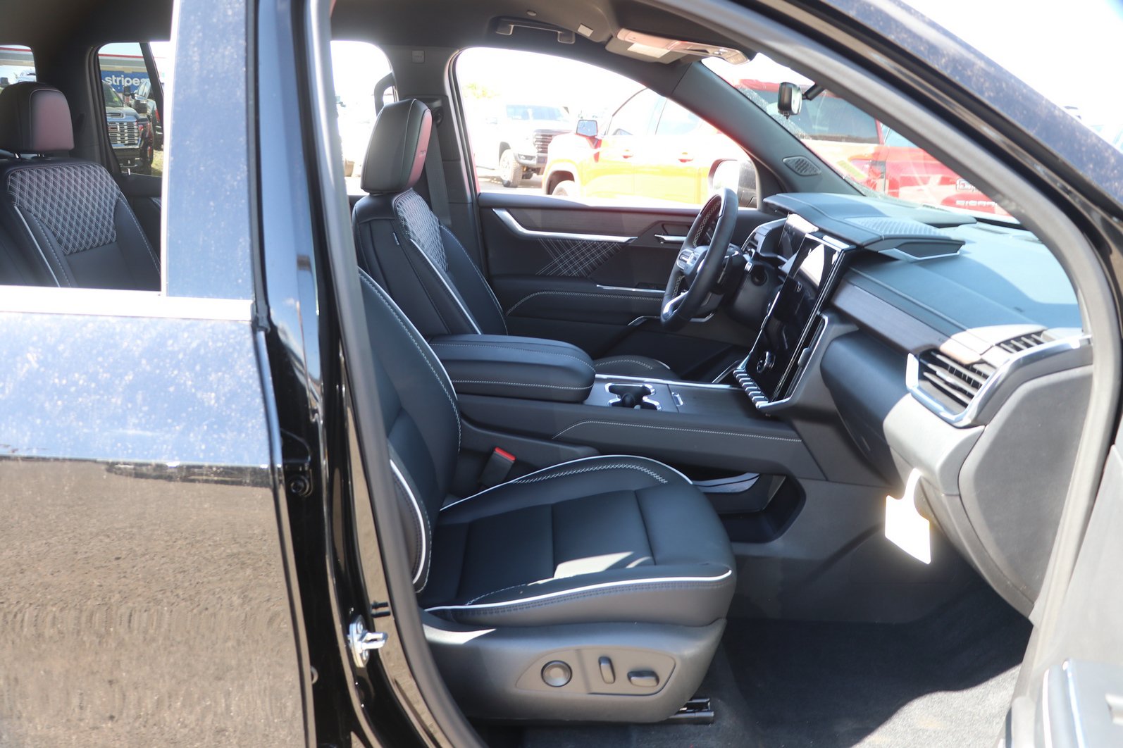 New 2026 GMC Acadia Denali w/ Super Cruise Package AWD/4WD image 35