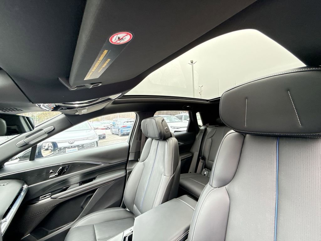 Used 2024 Cadillac Lyriq Luxury image 16