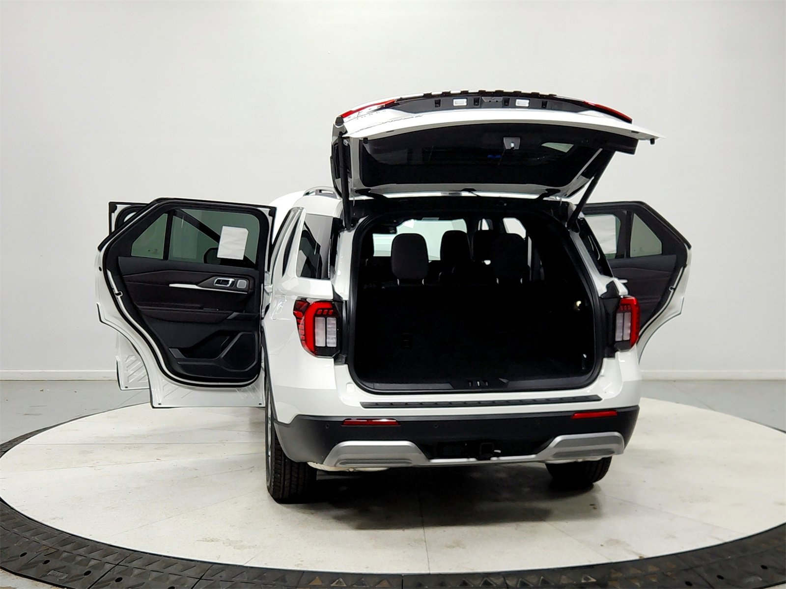 New 2026 Ford Explorer Platinum image 14