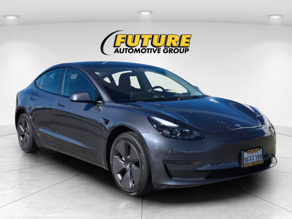 Used 2023 Tesla Model 3 Standard Range image 1