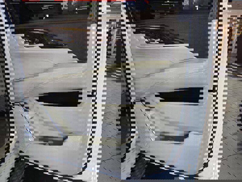 Used 2015 Cadillac Escalade ESV Luxury image 17