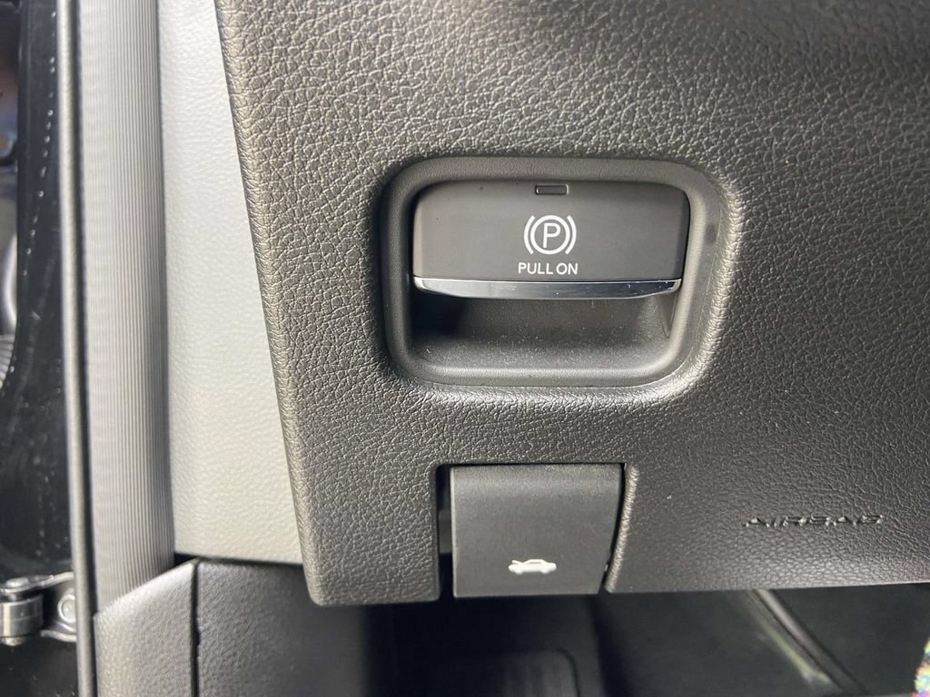 Used 2023 Jeep Grand Cherokee L Limited RWD image 32