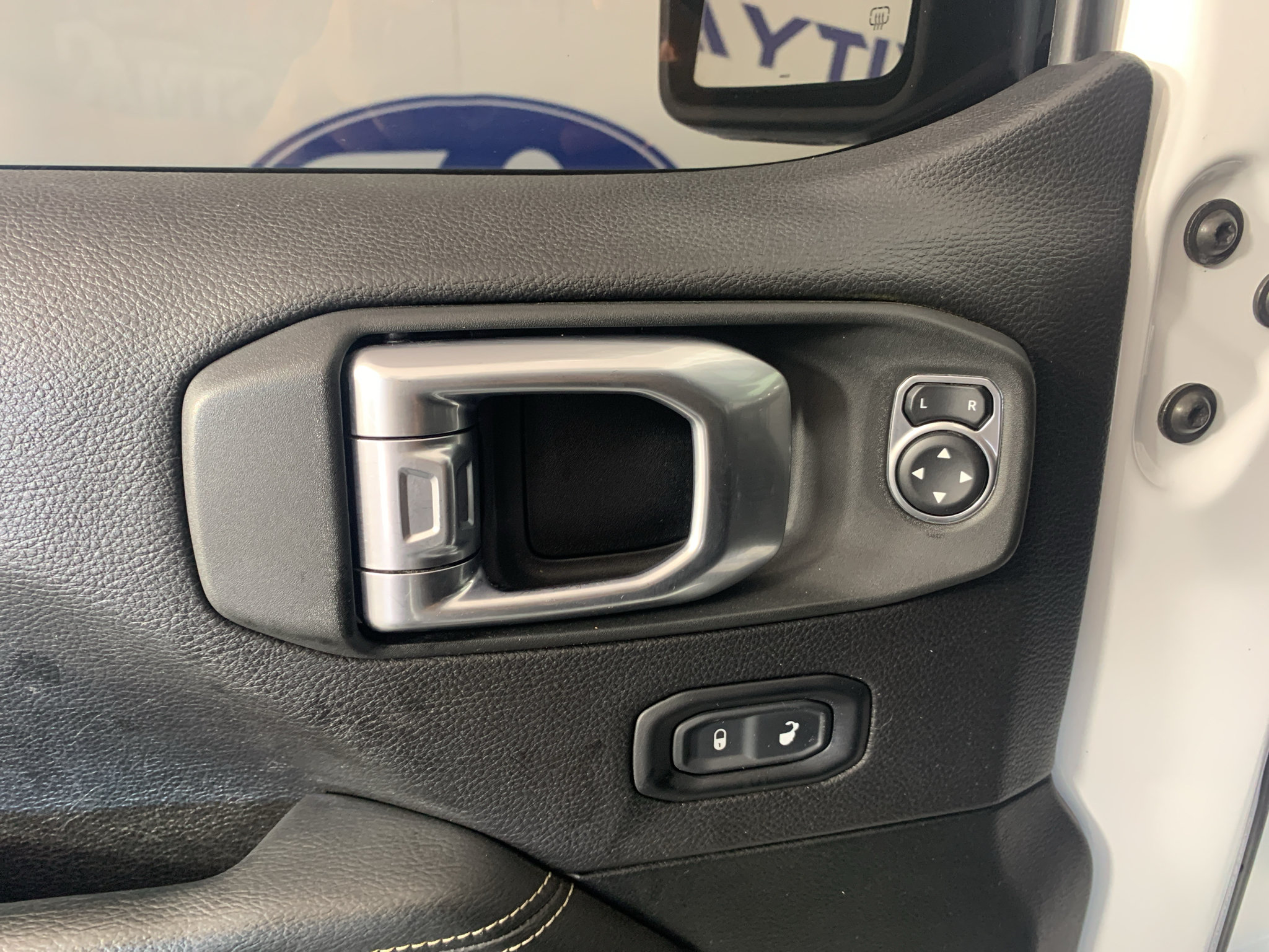 Used 2020 Jeep Gladiator Overland AWD/4WD image 13