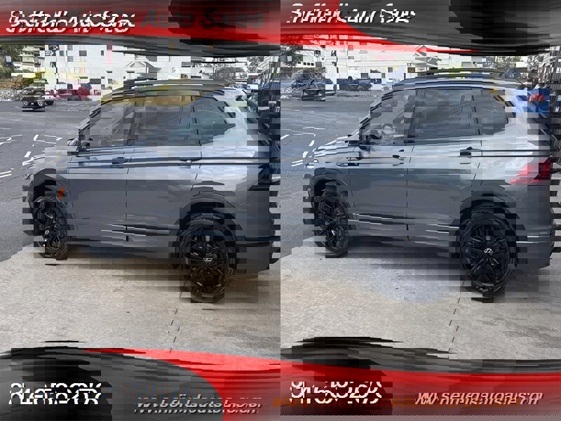 Used 2022 Volkswagen Tiguan SE R-Line image 9
