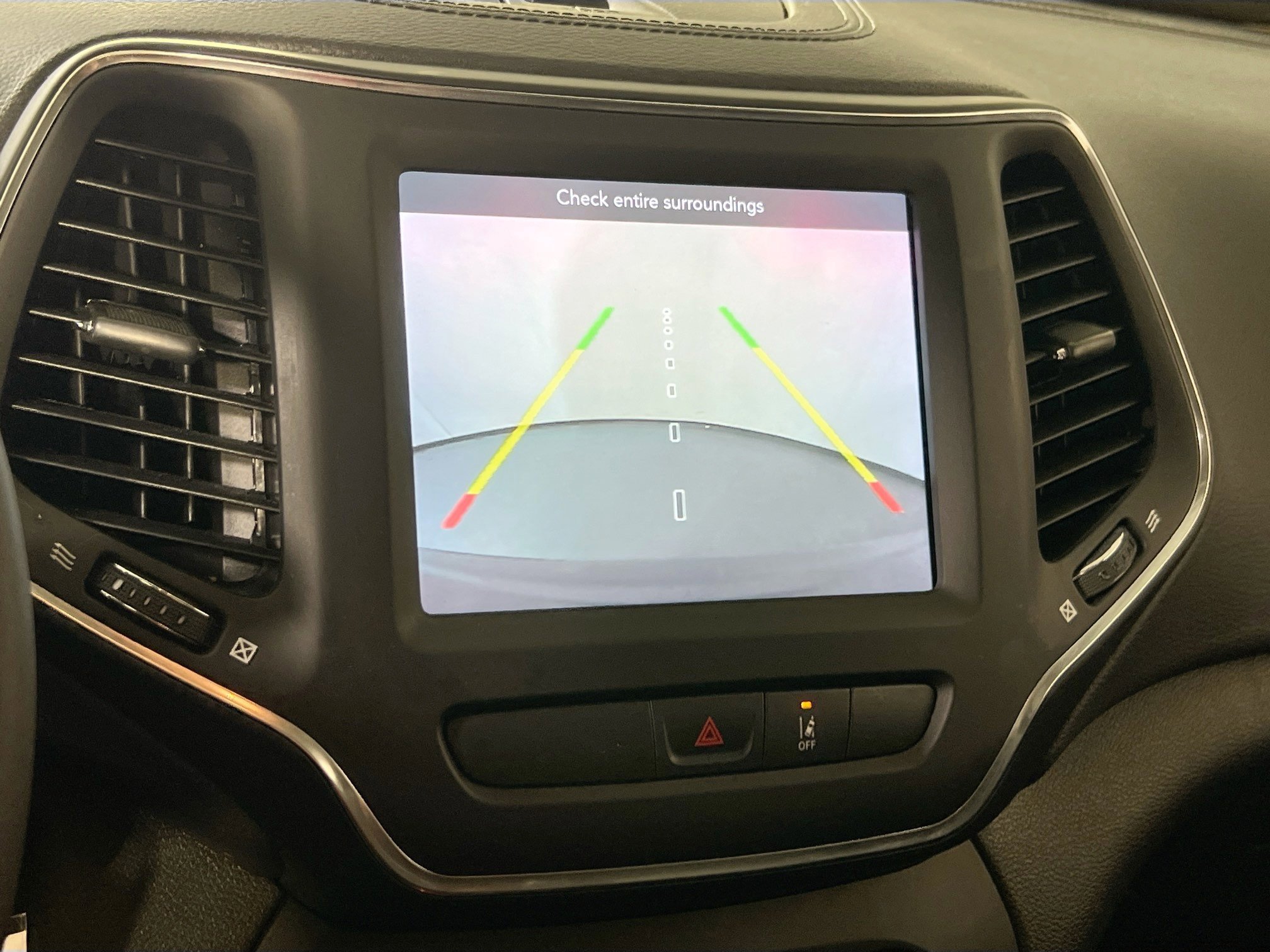 Used 2022 Jeep Cherokee Latitude w/ Sun & Sound Group AWD/4WD image 13