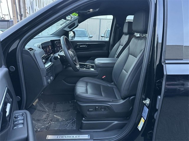 Used 2025 Chevrolet Suburban RST image 17