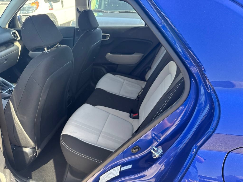 Used 2025 Hyundai Venue SEL FWD image 5