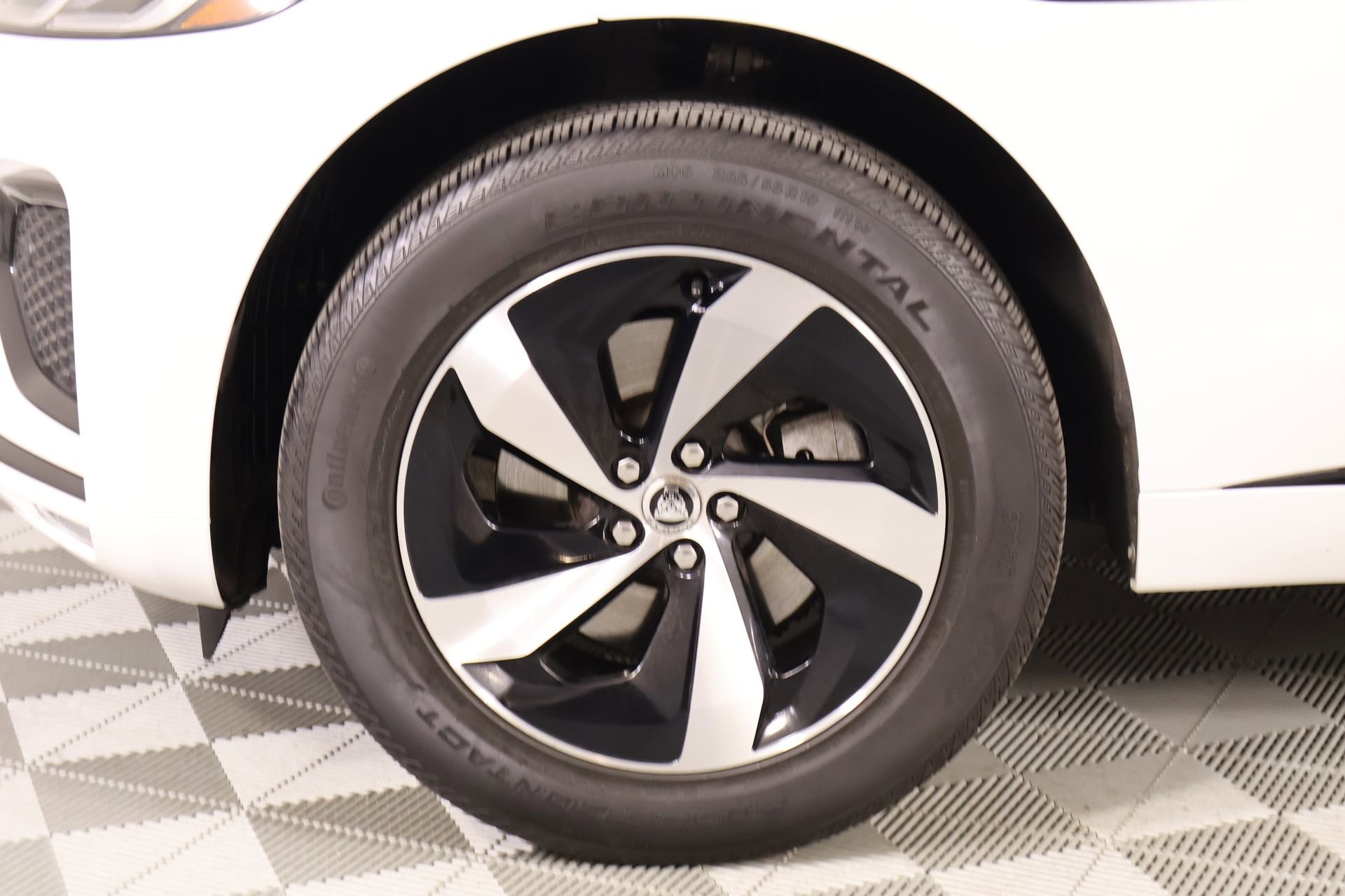 Used 2025 Jaguar F-PACE R-Dynamic S image 20