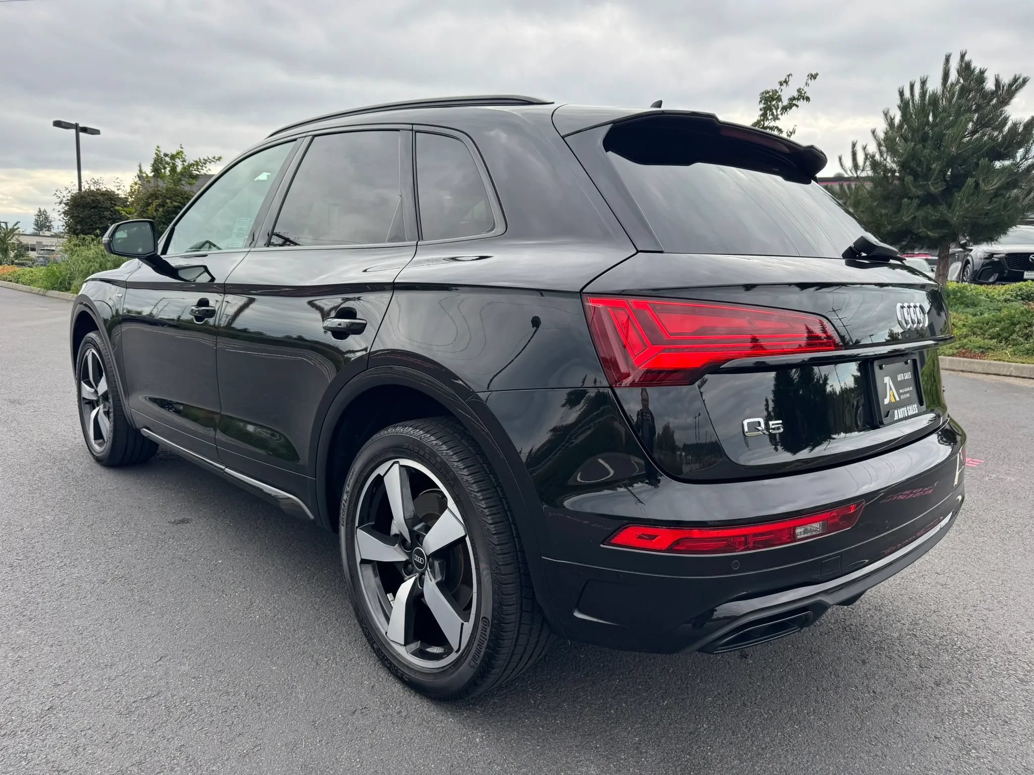 Used 2023 Audi Q5 2.0T Premium Plus w/ Premium Plus Package AWD/4WD image 8