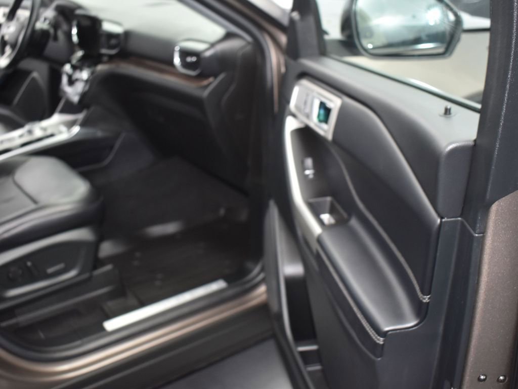 Certified 2021 Ford Explorer Limited w/ Equipment Group 301A image 19