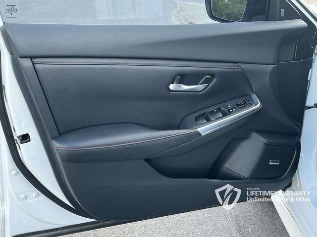 Used 2023 Nissan Sentra SR w/ SR Premium Package FWD image 17