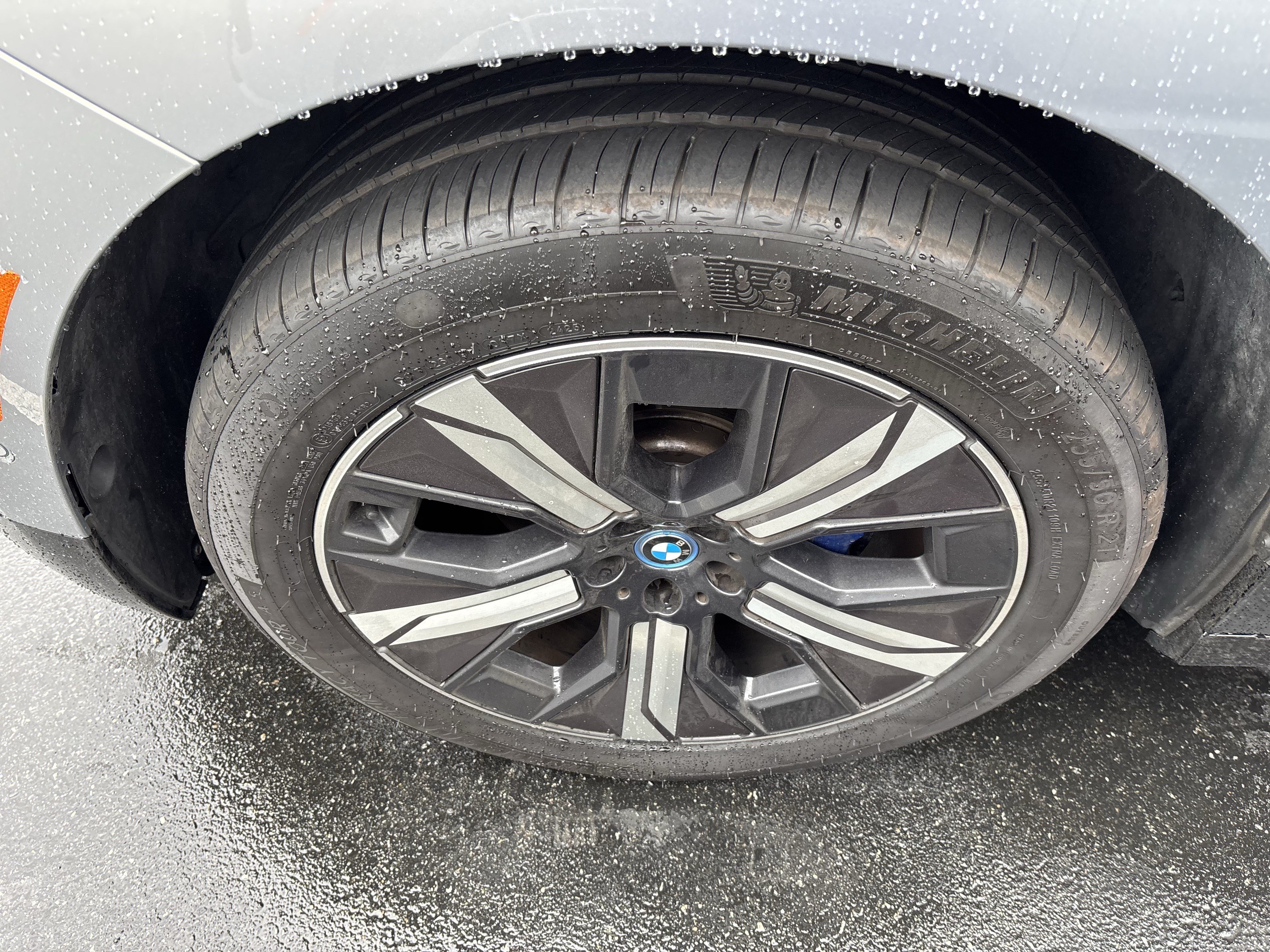 Certified 2024 BMW iX xDrive50 w/ Premium Package AWD/4WD image 31
