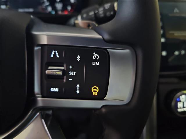 New 2025 Land Rover Discovery Dynamic SE image 18