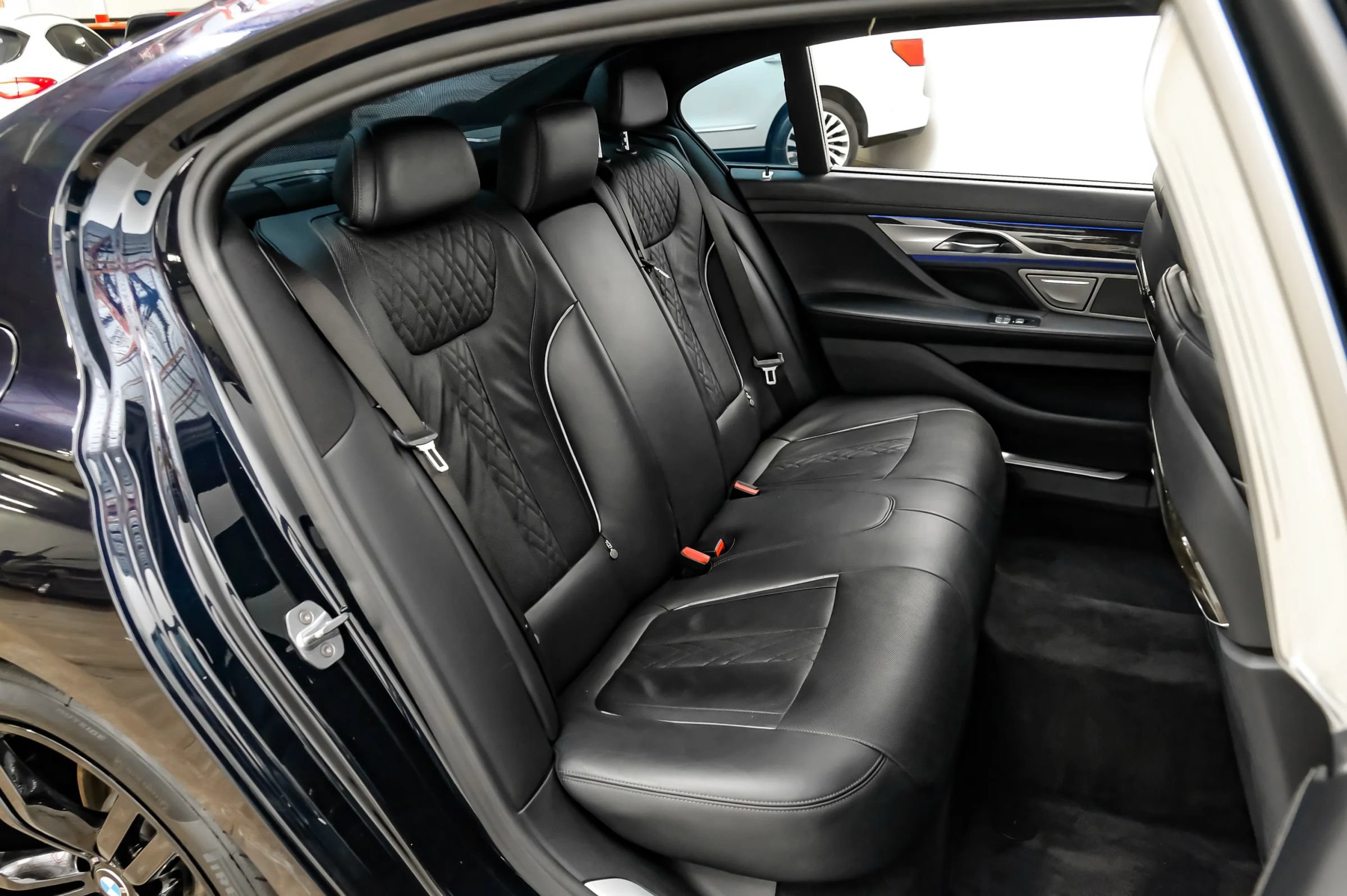 Used 2019 BMW 740i w/ Executive Package RWD image 40