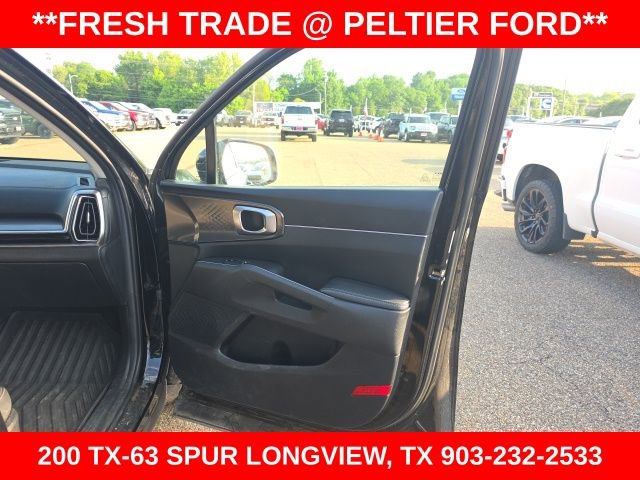 Used 2024 Kia Sorento EX w/ Panoramic Sunroof Package image 17