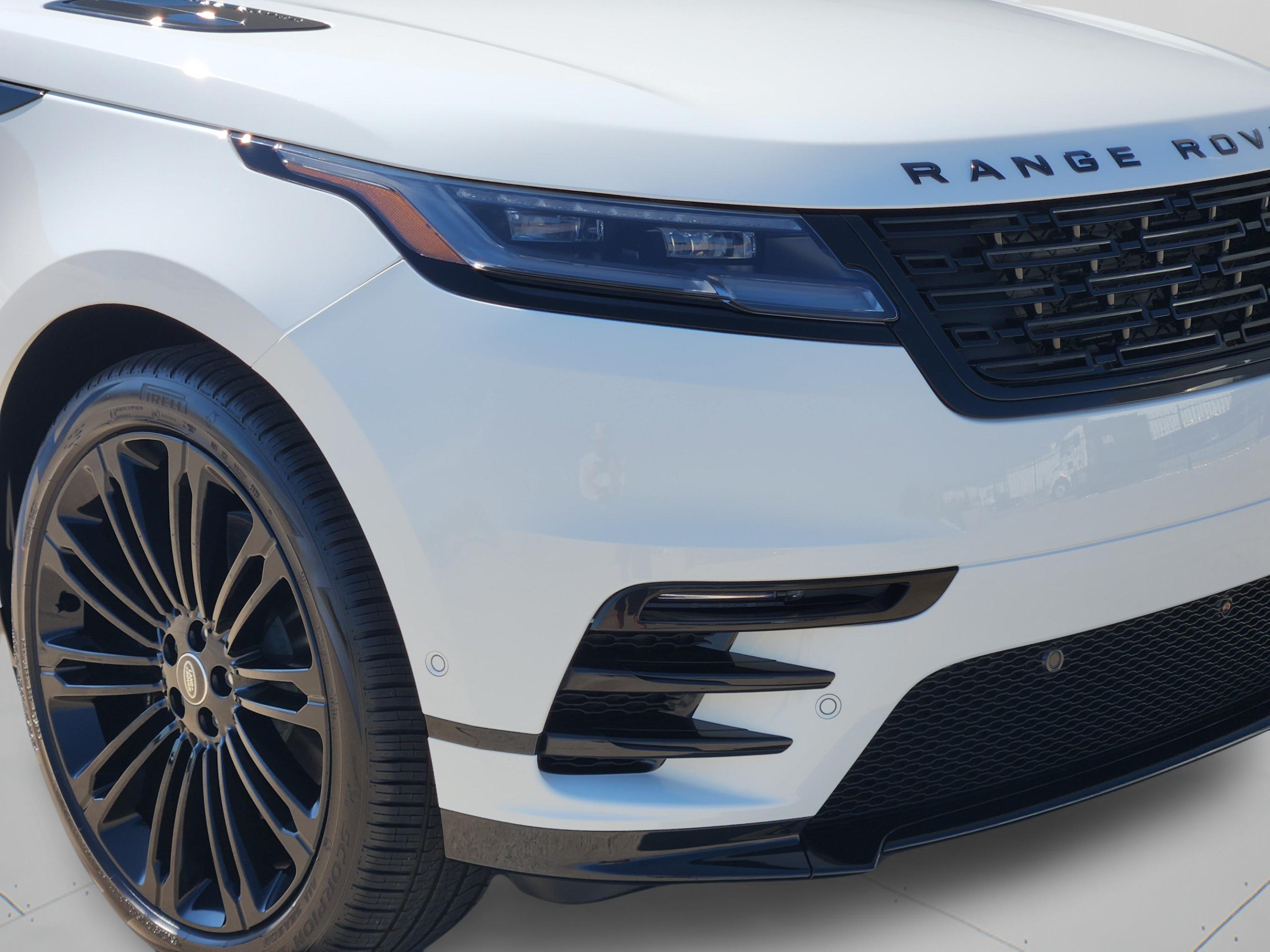 New 2026 Land Rover Range Rover Velar Belgravia AWD/4WD image 31
