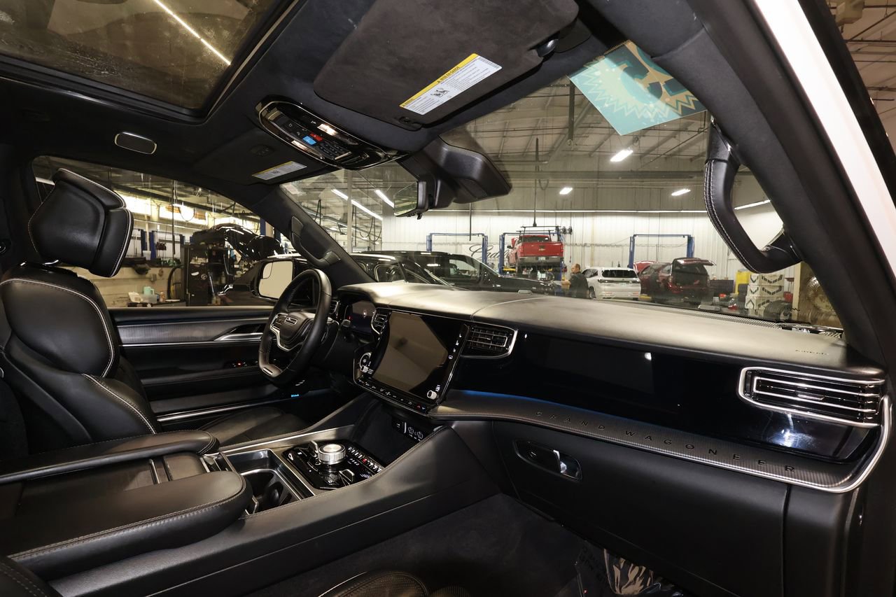 Used 2023 Jeep Grand Wagoneer Series II image 30