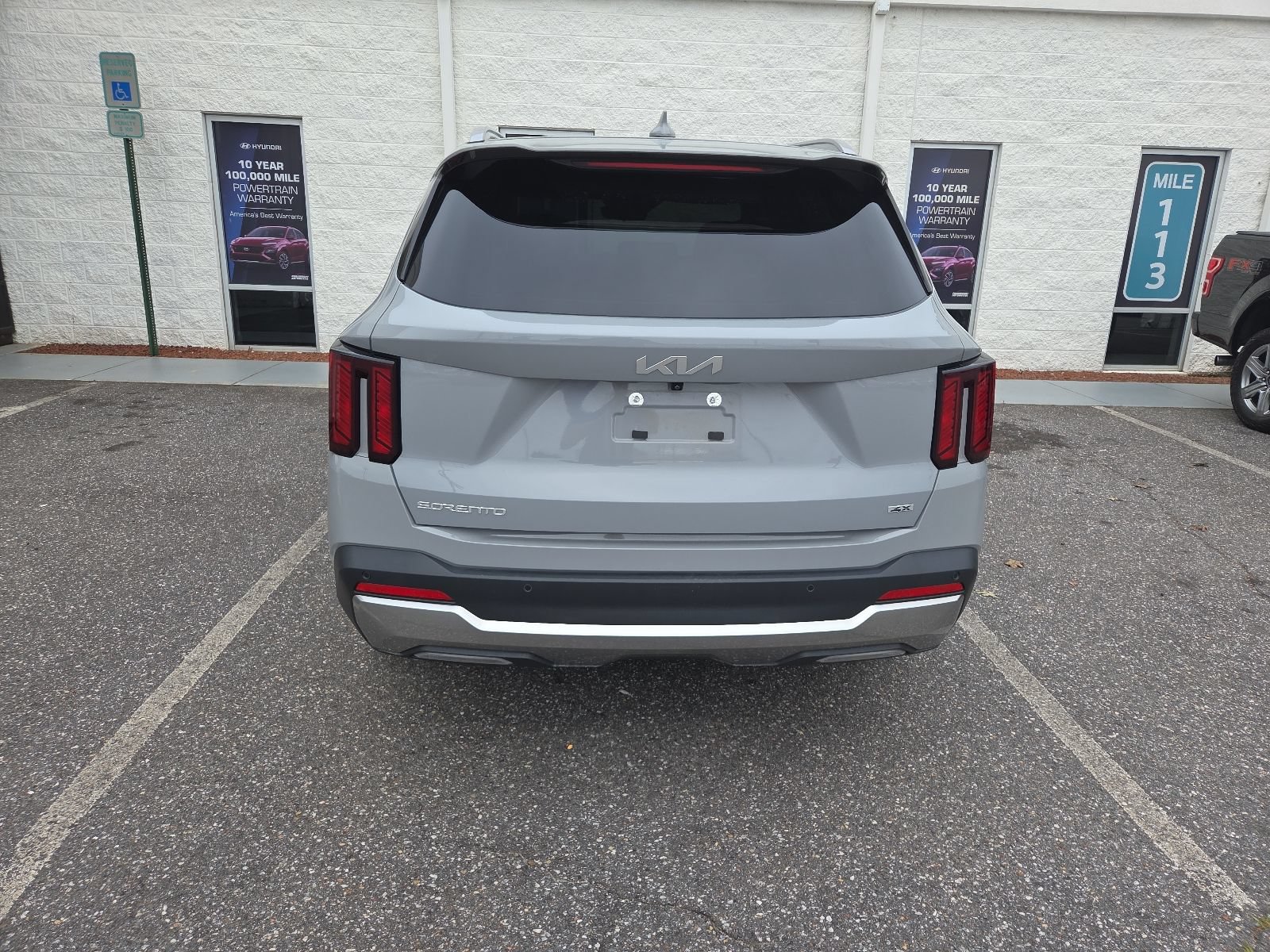 Used 2024 Kia Sorento S w/ Panoramic Sunroof Package AWD/4WD image 4