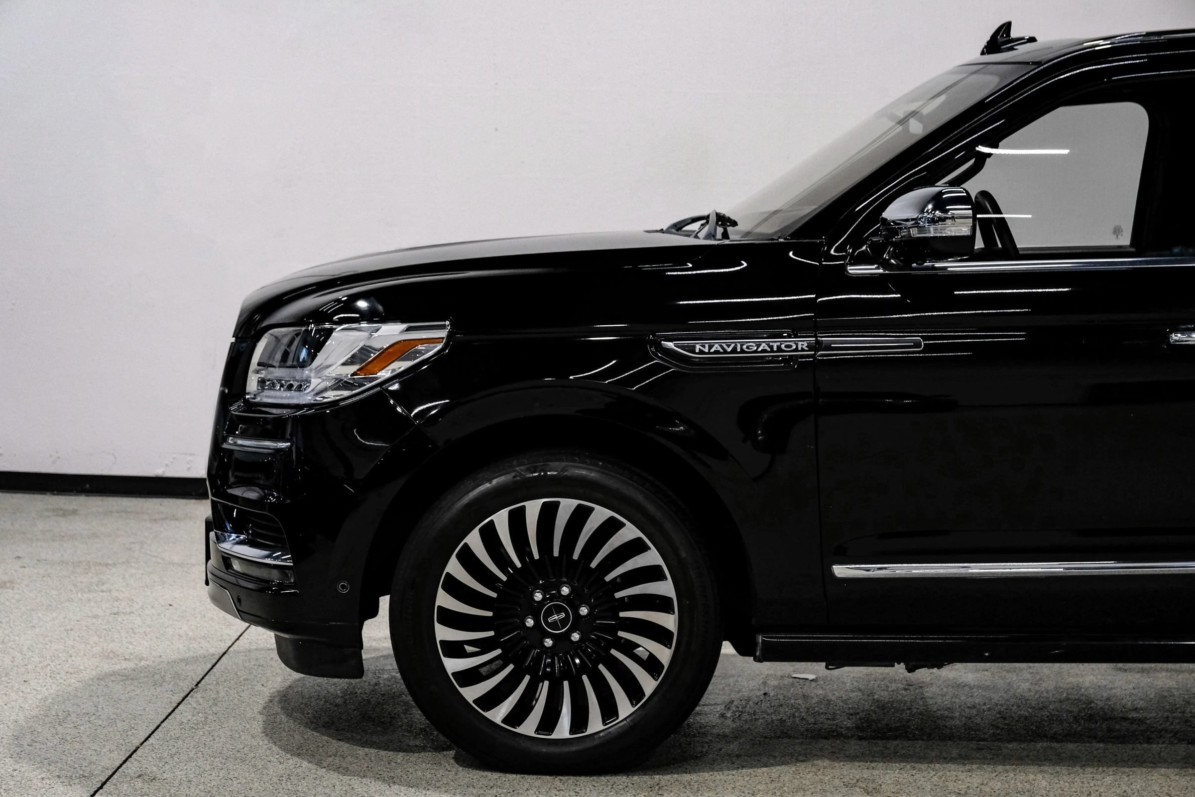 Used 2018 Lincoln Navigator Black Label w/ Cargo Package AWD/4WD image 10