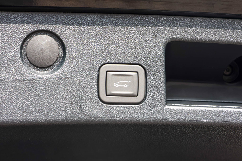 New 2027 Chevrolet Equinox RS w/ Convenience Package III FWD image 9
