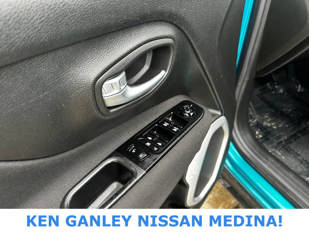 Used 2021 Jeep Renegade Latitude AWD/4WD image 38