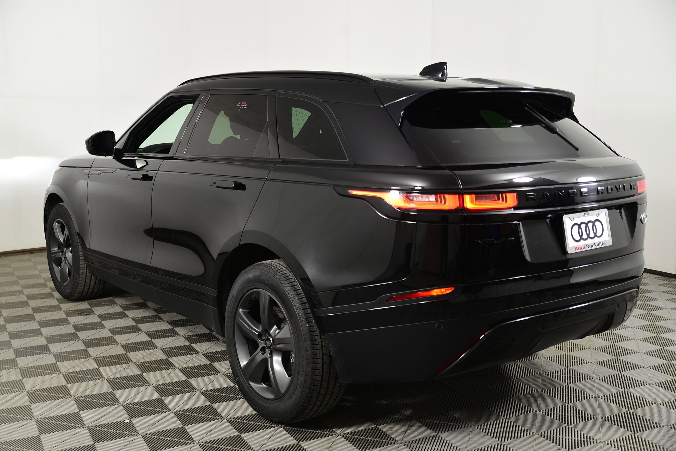 Used 2023 Land Rover Range Rover Velar S image 3