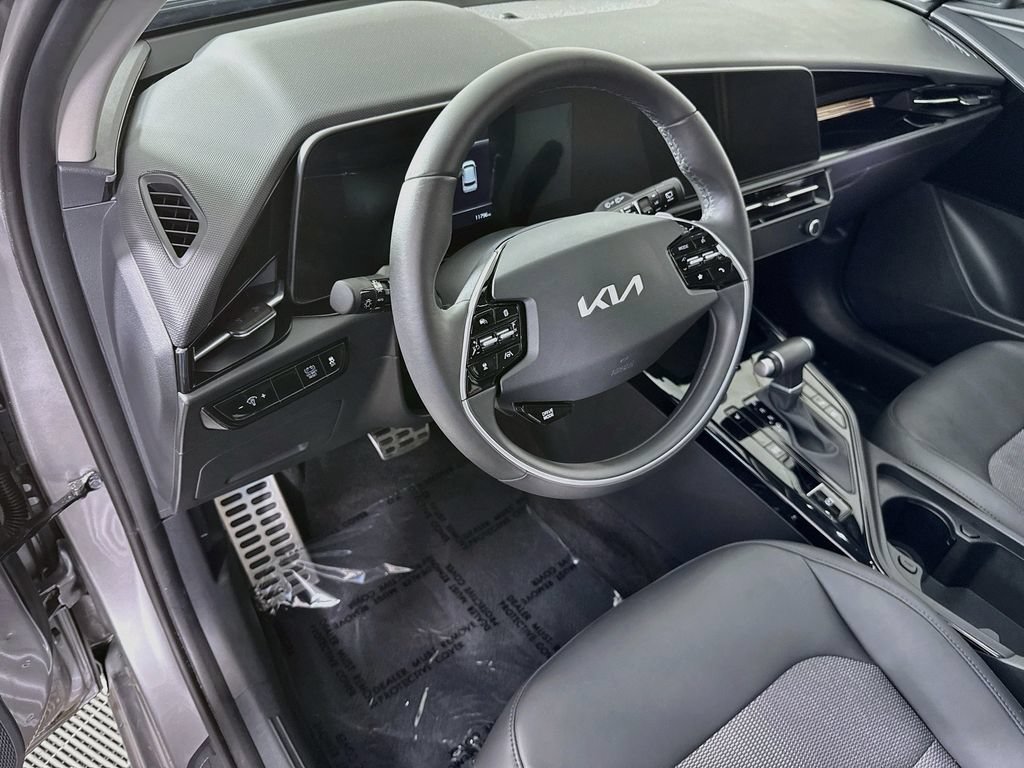 Used 2025 Kia Niro EX Touring FWD image 18