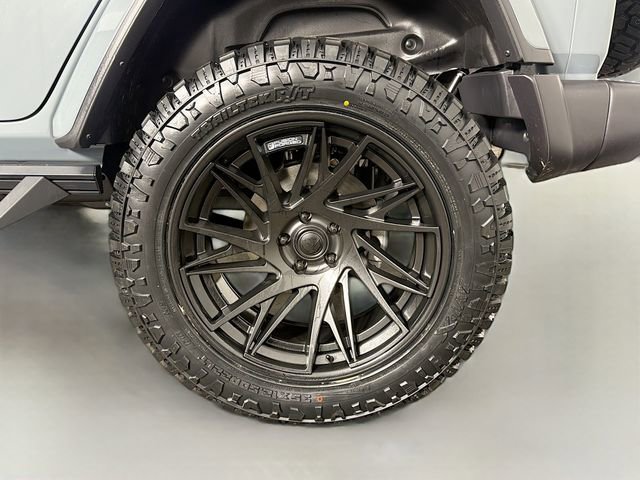 Used 2025 Jeep Wrangler Unlimited Sahara w/ Safety Group image 33