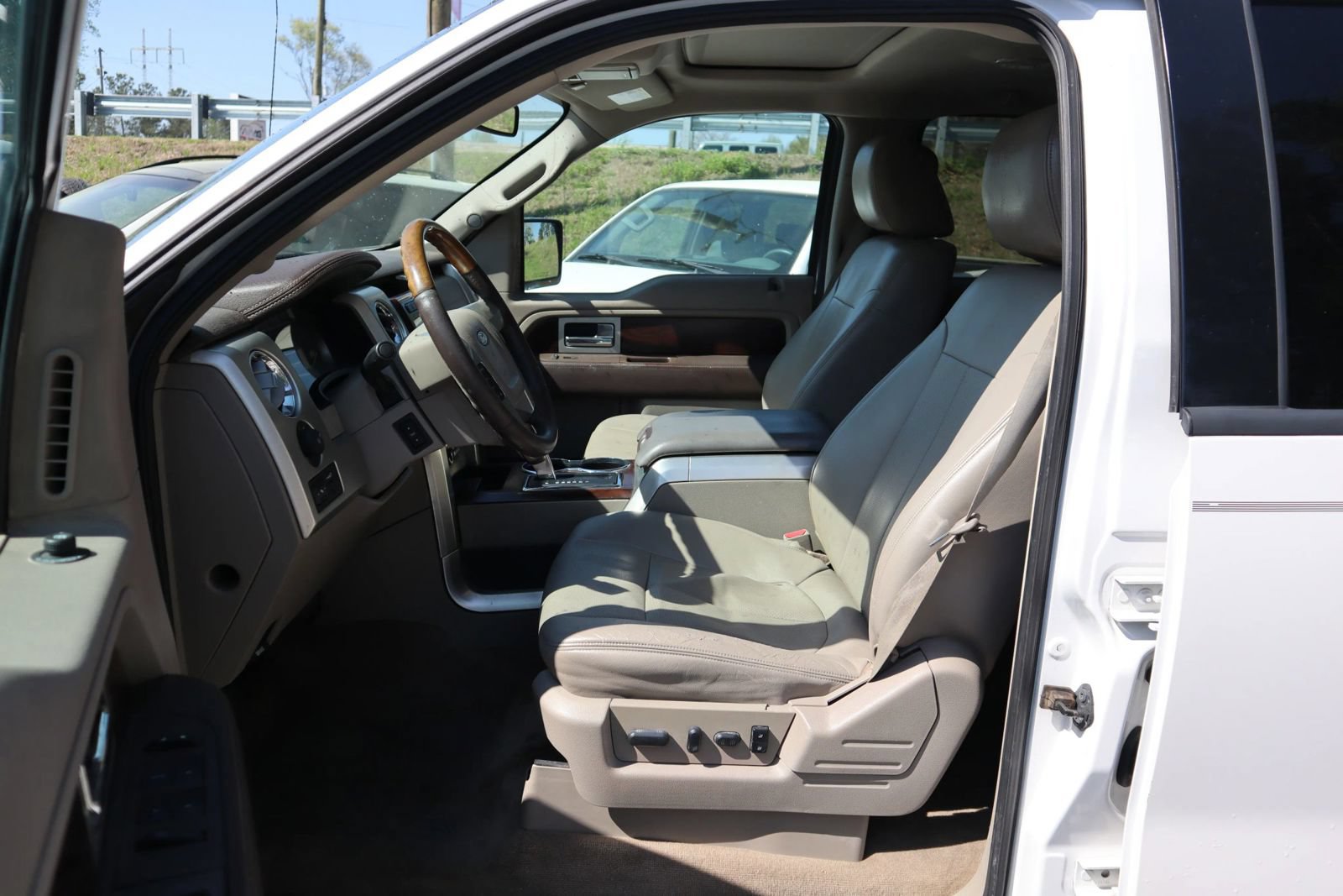 Used 2010 Ford F150 Platinum AWD/4WD image 9