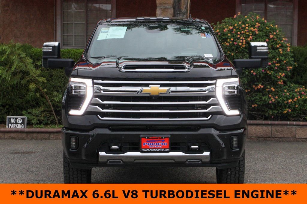 Used 2024 Chevrolet Silverado 2500 High Country w/ Technology Package image 3