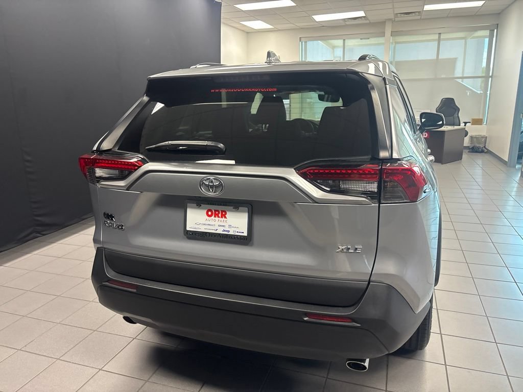 Used 2023 Toyota RAV4 XLE w/ Convenience Package FWD image 4