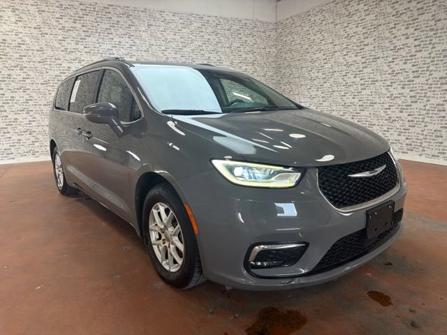 Used 2021 Chrysler Pacifica Touring-L FWD image 9
