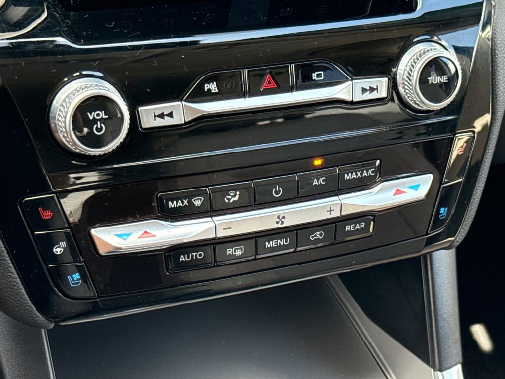 Used 2023 Ford Explorer Limited w/ Limited Technology Package image 22