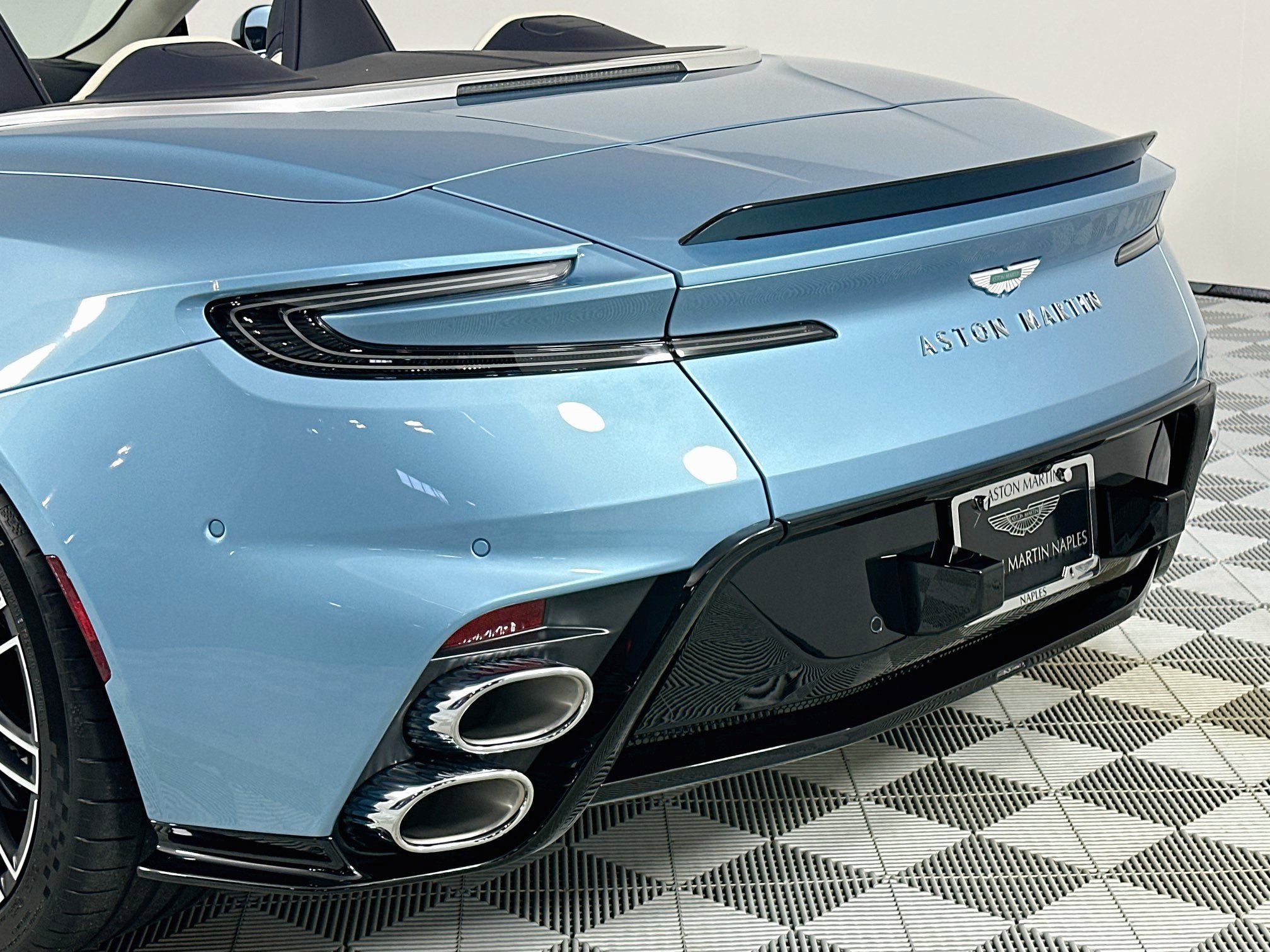 Used 2026 Aston Martin DB12 Convertible RWD image 8
