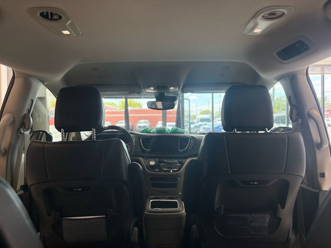 Used 2024 Chrysler Pacifica Touring-L FWD image 18