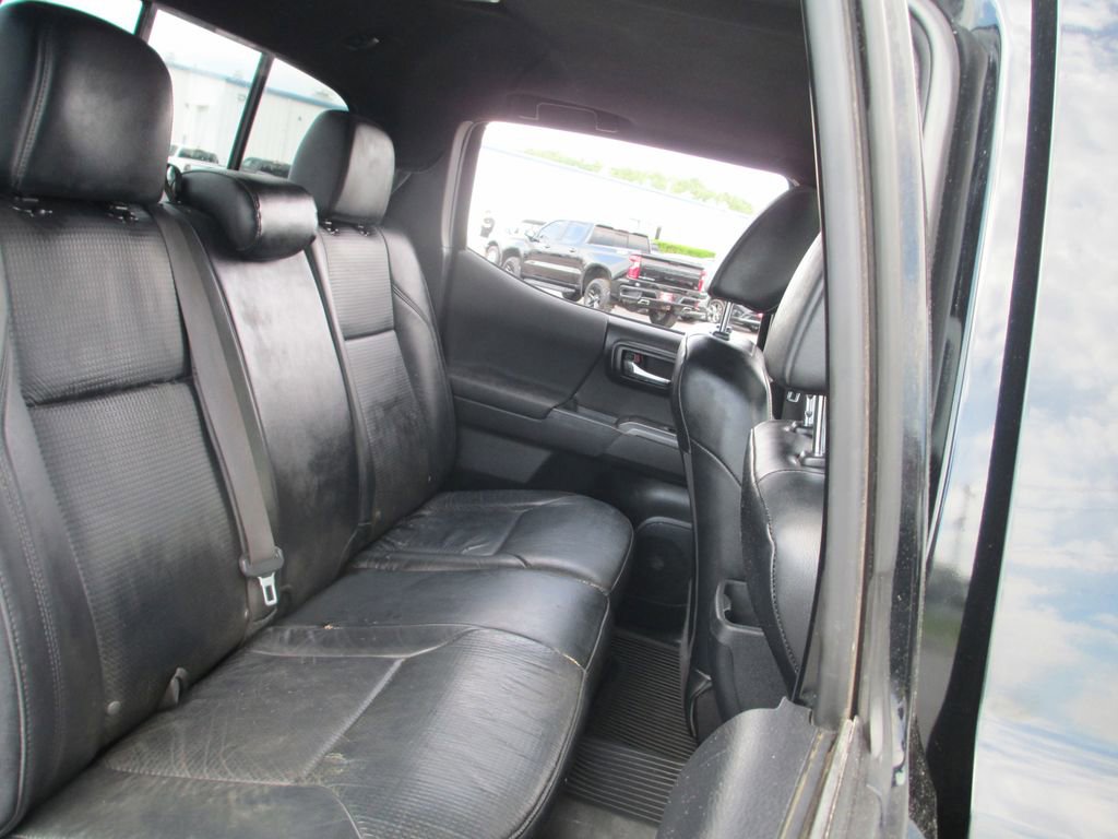 Used 2019 Toyota Tacoma TRD Off-Road AWD/4WD image 24