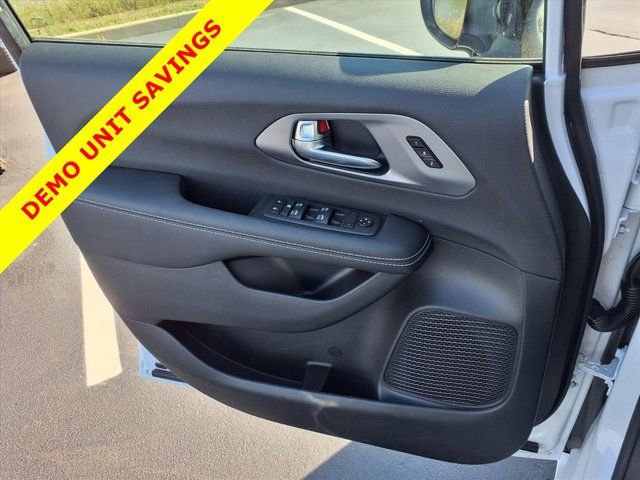 New 2026 Chrysler Pacifica Select image 15