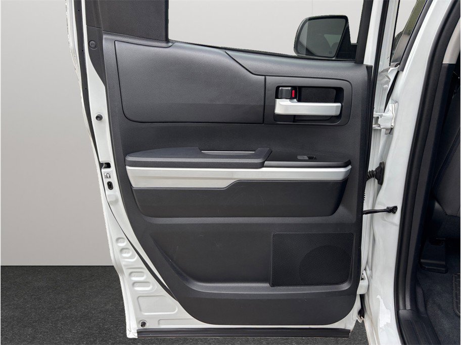 Used 2018 Toyota Tundra SR5 w/ SR5 Upgrade Package image 31