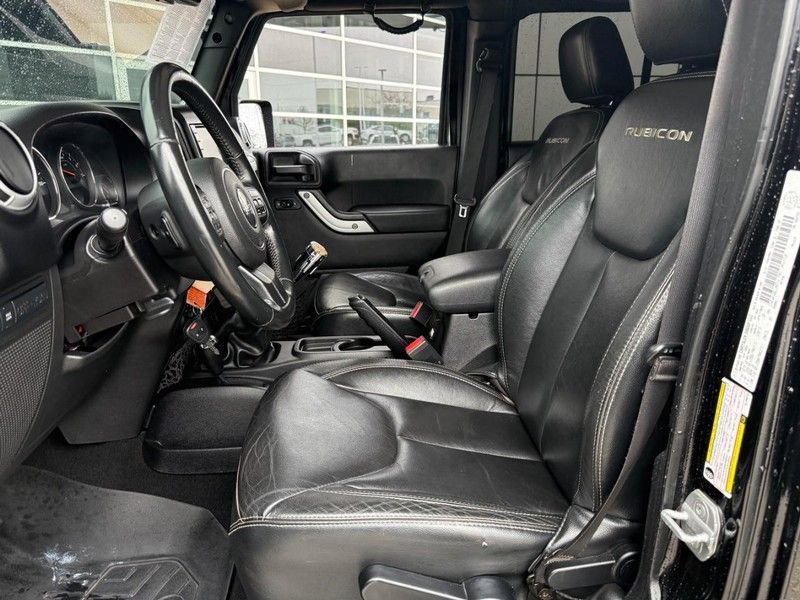 Used 2014 Jeep Wrangler Unlimited Rubicon w/ Connectivity Group AWD/4WD image 16