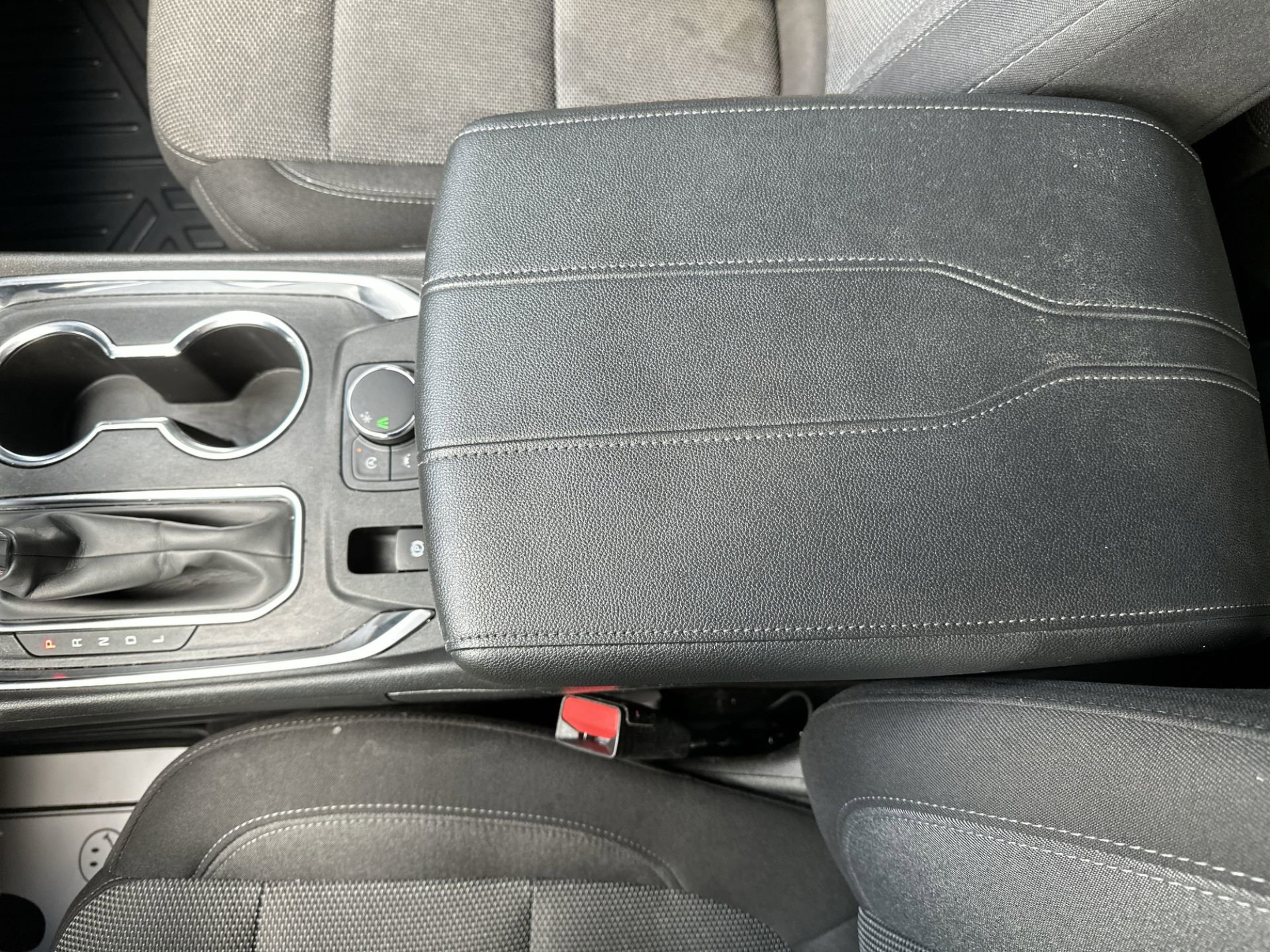 Used 2022 Chevrolet Traverse LT FWD image 22