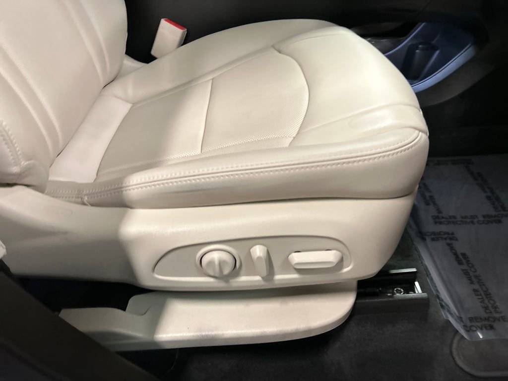 Used 2023 Buick Enclave Essence w/ Sport Touring Edition image 36
