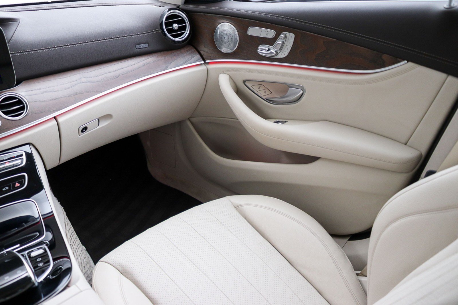 Used 2017 Mercedes-Benz E 300 image 19