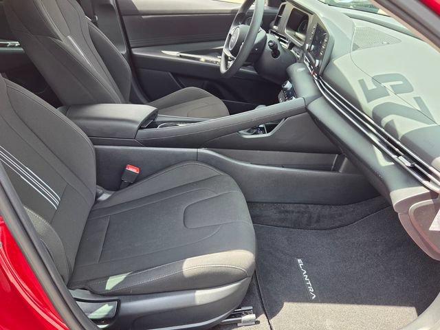 Certified 2025 Hyundai Elantra Hybrid FWD image 17