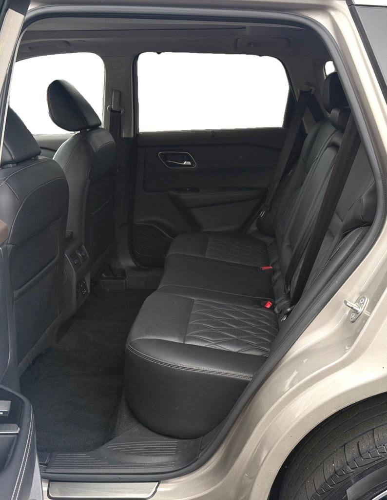 Used 2022 Nissan Rogue Platinum w/ Head-Up Display Package image 13